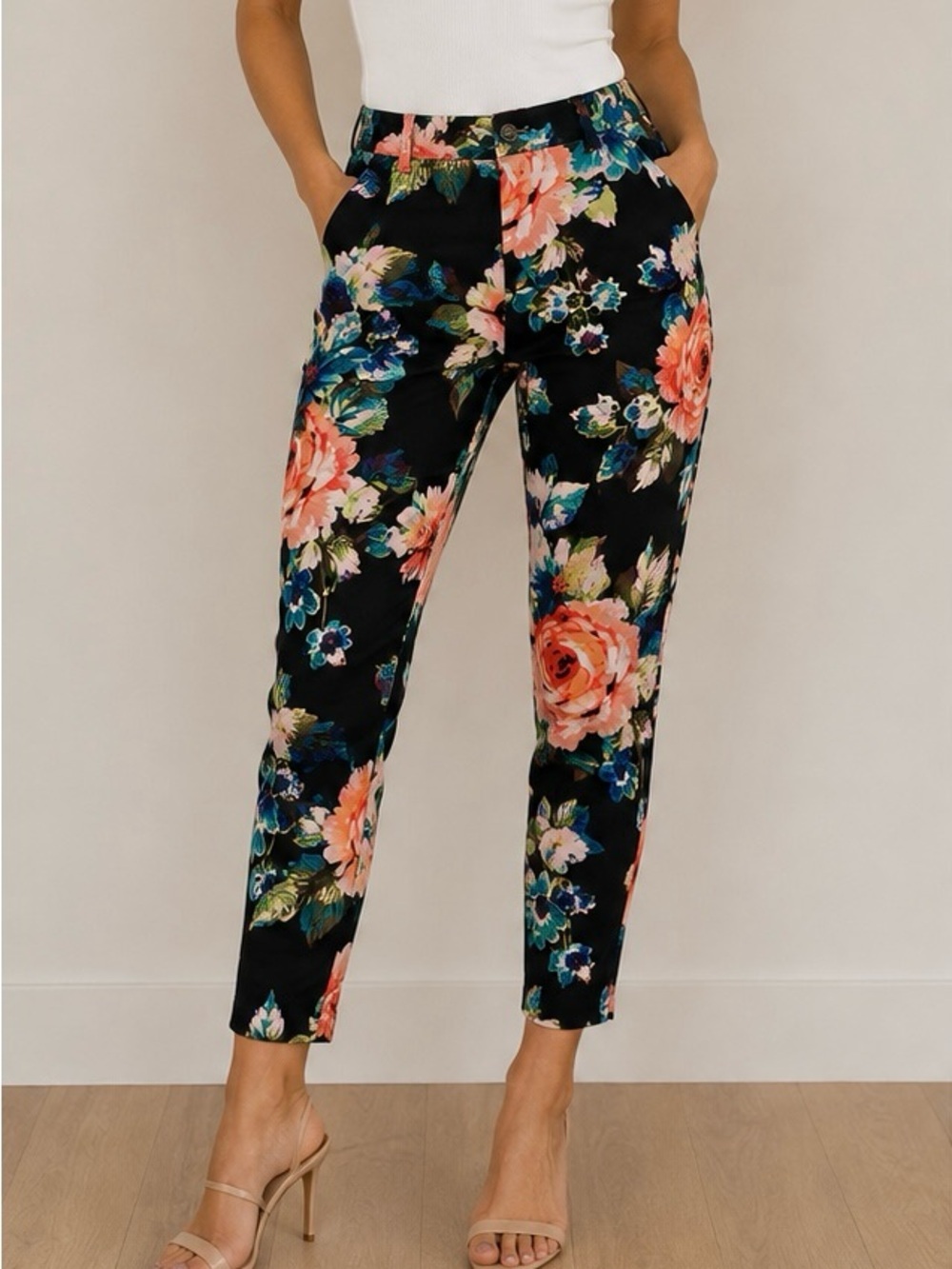 H&M Size 6 Black Floral Skinny Leg Ankle Pants Multicolor